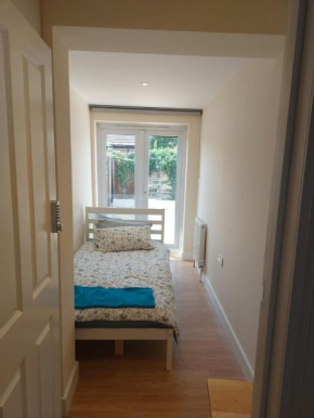 Vibrant Single Room only for one adult